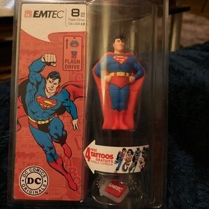 DC COMICS EMTEC Superman figure 4 GB USB 2.0 Flash Drive w/ 4 Tattoos